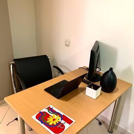 Spacious 4-Bedroom Family Home, 100M From Metro Athena Bagian luar foto